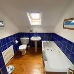 Sunny Seaside Getaway Дом отдыха