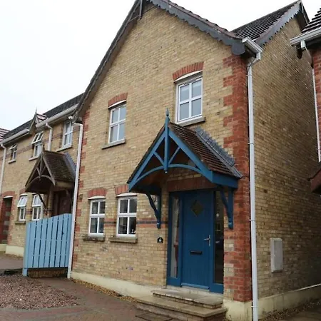 Sunny Seaside Getaway בית נופש *