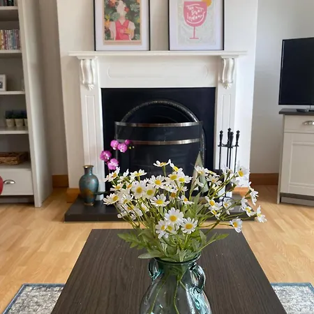 בית נופש Sunny Seaside Getaway