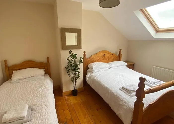 Sunny Seaside Getaway *